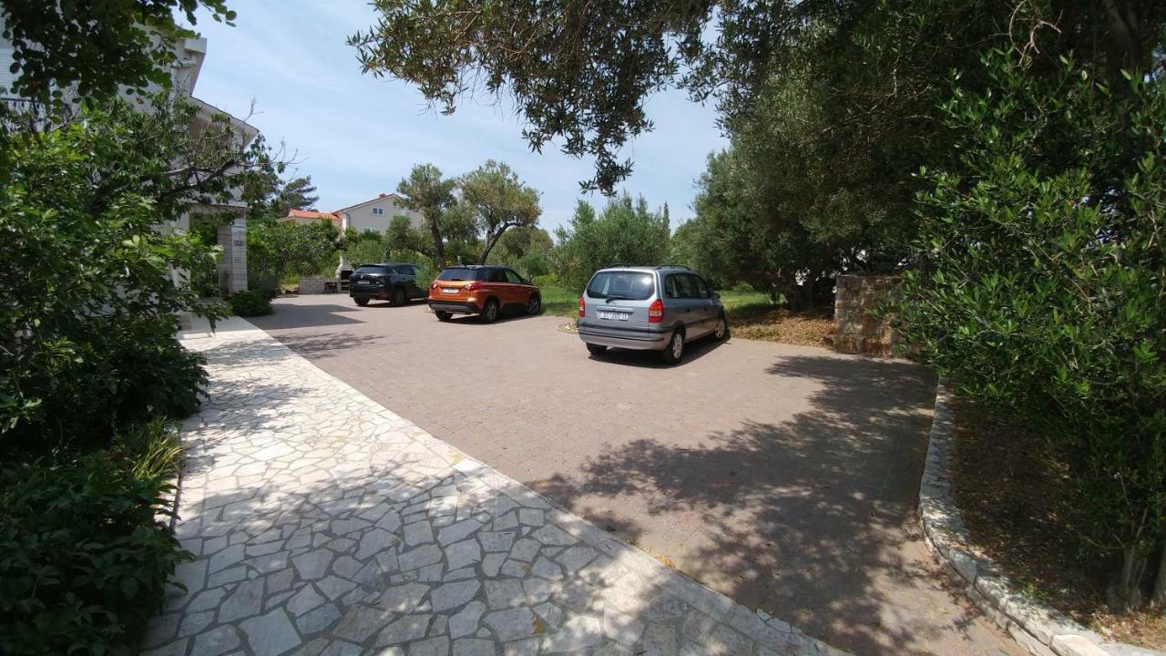 Apartments Dora Banjol Buitenkant foto