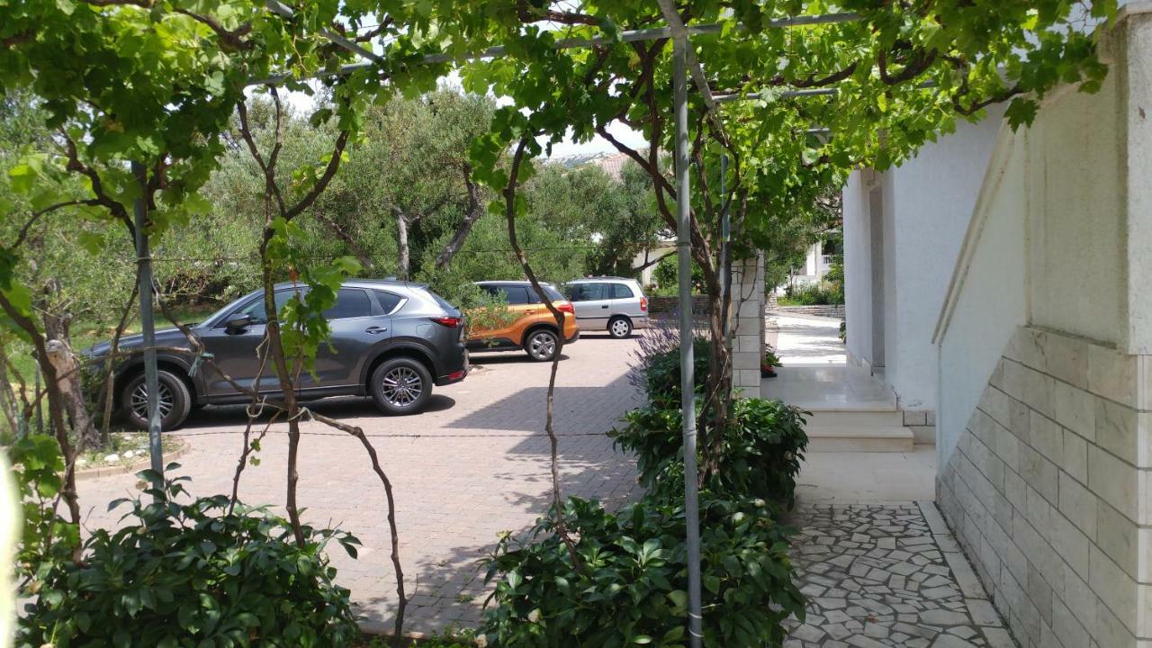 Apartments Dora Banjol Buitenkant foto