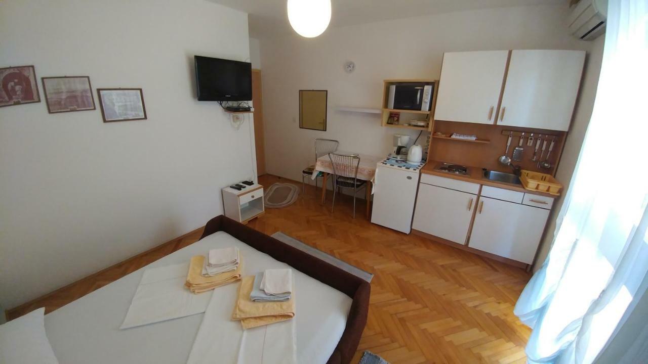 Apartments Dora Banjol Buitenkant foto
