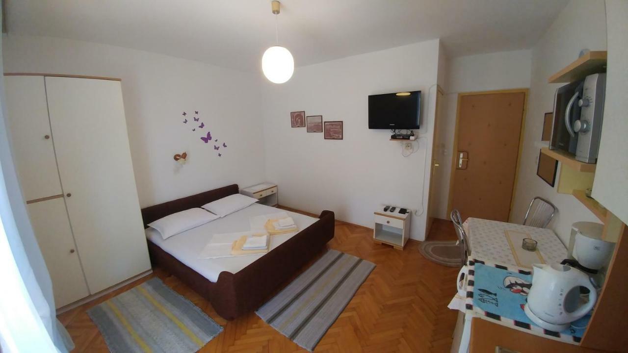 Apartments Dora Banjol Buitenkant foto