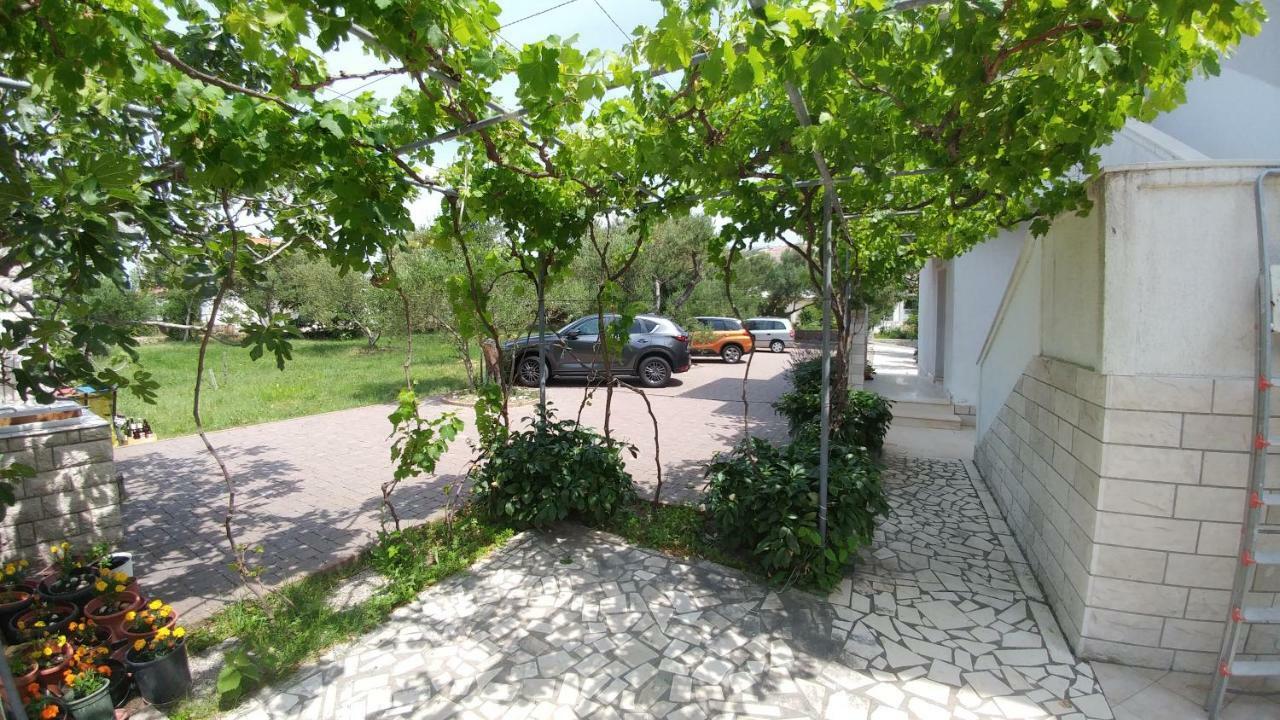 Apartments Dora Banjol Buitenkant foto